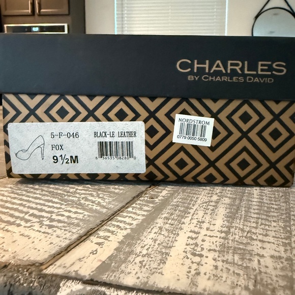 Charles by Charles David Platform Fox Peep Toe - Picture 5 of 5